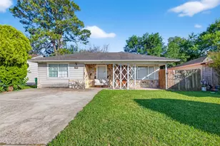 504 N Circle Dr, Baytown, TX 77520 - Photo 1