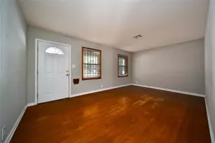 6722 Roxbury Rd, Houston, TX 77087 - Photo 2