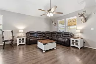 411 Walnut Branch Dr, Baytown, TX 77523 - Photo 4
