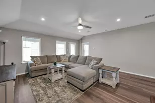 319 Chateau Bay Ln, Crosby, TX 77532 - Photo 12