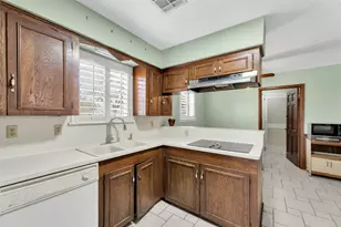 12466 Kimberley Ln, Houston, TX 77024 - Photo 10