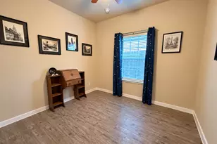 620 W Sheldon Ave, Thrall, TX 76578 - Photo 12
