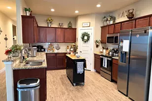 620 W Sheldon Ave, Thrall, TX 76578 - Photo 4