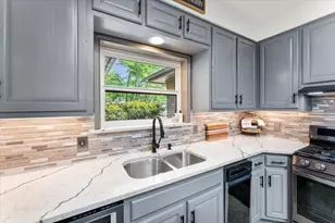 514 Sandy Oaks Dr, Huntsville, TX 77340 - Photo 18