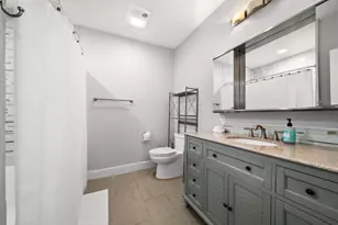 1633 Castle Ct, Houston, TX 77006 - Photo 12