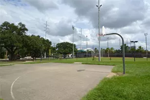 1633 Castle Ct, Houston, TX 77006 - Photo 38