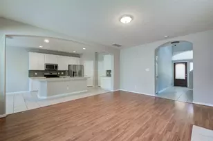 115 W Burberry Cir, The Woodlands, TX 77384 - Photo 6