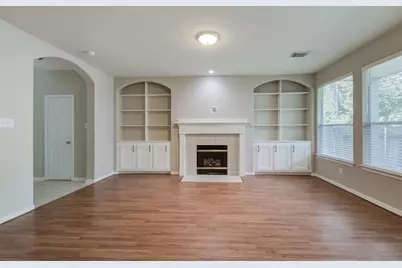 115 W Burberry Circle, The Woodlands, TX 77384 - Photo 12