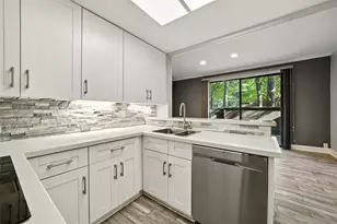 171 Litchfield Ln, Houston, TX 77024 - Photo 20