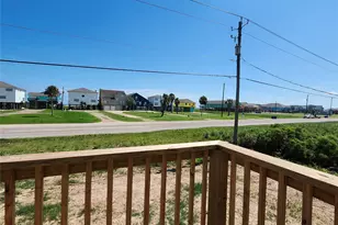 203 Glenda Ct, Surfside Beach, TX 77541 - Photo 2
