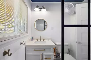 370 Ling St, Hitchcock, TX 77563 - Photo 12