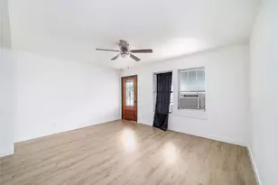 2305 Wilshire St, Houston, TX 77023 - Photo 8