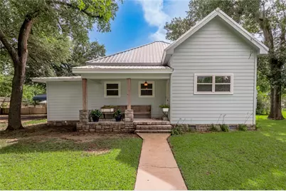 105 N Texas Street, Madisonville, TX 77864 - Photo 1