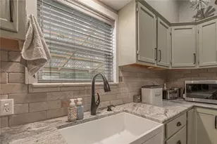 105 N Texas St, Madisonville, TX 77864 - Photo 20