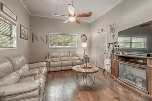 105 N Texas St, Madisonville, TX 77864 - Photo 10