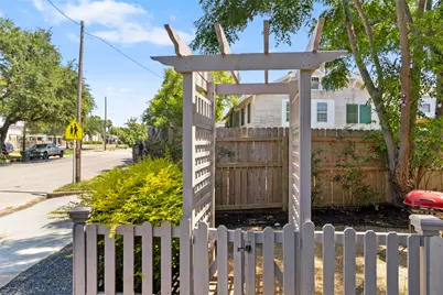 1311 37th Street, Galveston, TX 77550 - Photo 22