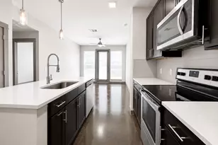 1111 N Durham Dr, Houston, TX 77008 - Photo 2