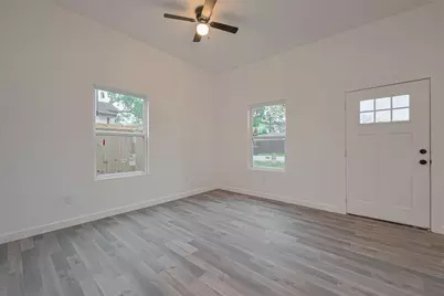 9005 Hilda Street, Houston, TX 77033 - Photo 4