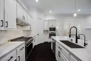 8213 Cabernet Ln, Houston, TX 77055 - Photo 10