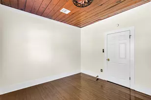 204 Kerry Rd, Highlands, TX 77562 - Photo 14