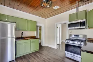 204 Kerry Rd, Highlands, TX 77562 - Photo 6