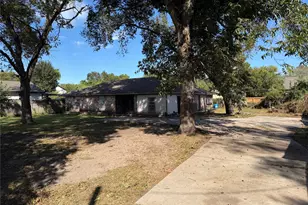 7102 Wendemere St, Houston, TX 77088 - Photo 2