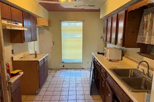 7102 Wendemere St, Houston, TX 77088 - Photo 4