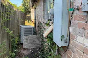 7102 Wendemere St, Houston, TX 77088 - Photo 12