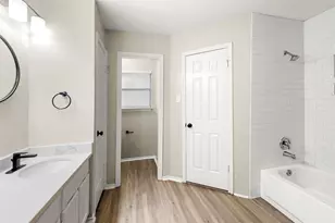 9 S Brook Pebble Ct, The Woodlands, TX 77380 - Photo 8