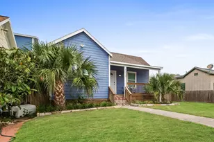 1022 Avenue L, Galveston, TX 77550 - Photo 1