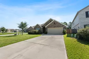 17707 Sapphire Pines Dr, New Caney, TX 77357 - Photo 2