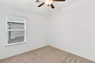 637 Maple Point Dr E, Conroe, TX 77301 - Photo 32