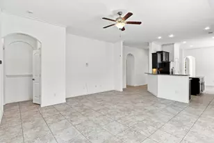 637 Maple Point Dr E, Conroe, TX 77301 - Photo 18