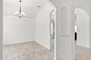 637 Maple Point Dr E, Conroe, TX 77301 - Photo 6