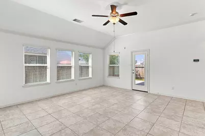 637 Maple Point Drive E, Conroe, TX 77301 - Photo 18