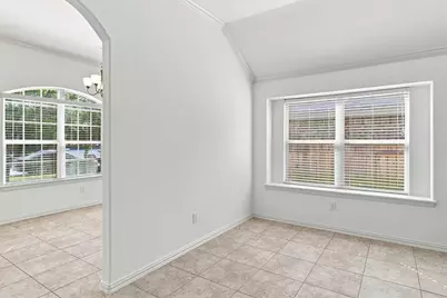637 Maple Point Drive E, Conroe, TX 77301 - Photo 10