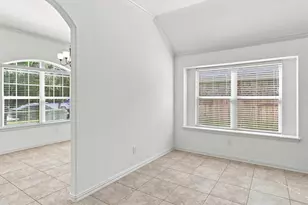 637 Maple Point Dr E, Conroe, TX 77301 - Photo 10