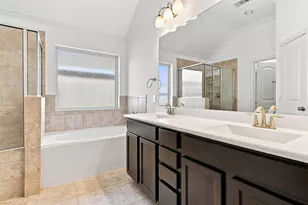 637 Maple Point Dr E, Conroe, TX 77301 - Photo 24