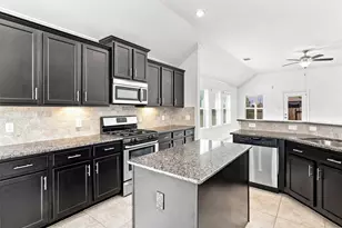 637 Maple Point Dr E, Conroe, TX 77301 - Photo 14