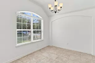 637 Maple Point Dr E, Conroe, TX 77301 - Photo 6