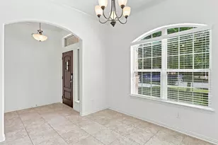 637 Maple Point Dr E, Conroe, TX 77301 - Photo 8