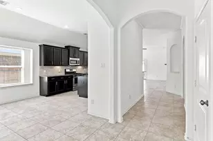 637 Maple Point Dr E, Conroe, TX 77301 - Photo 8