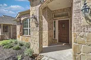 637 Maple Point Dr E, Conroe, TX 77301 - Photo 4