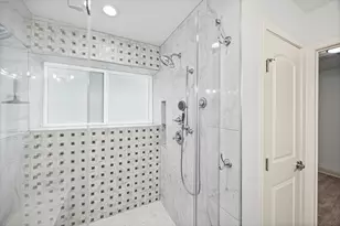 4 River Birch Ln, The Woodlands, TX 77380 - Photo 18