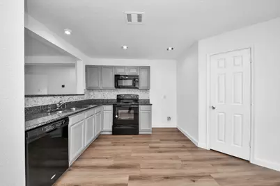 7251 Liberty Tree Lane, Houston, TX 77049 - Photo 10