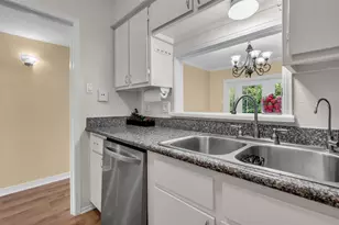 1800 Stoney Brook Dr, Houston, TX 77063 - Photo 10