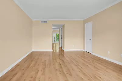 1800 Stoney Brook Drive #205, Houston, TX 77063 - Photo 8
