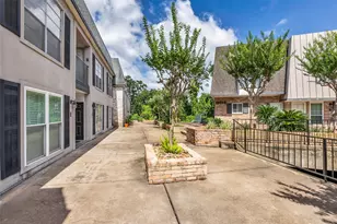 1800 Stoney Brook Dr, Houston, TX 77063 - Photo 4
