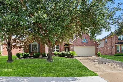 2713 Autumn Falls Drive, Pearland, TX 77584 - Photo 2