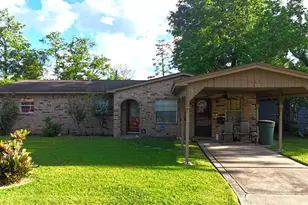 1465 Fairway St, Beaumont, TX 77703 - Photo 2